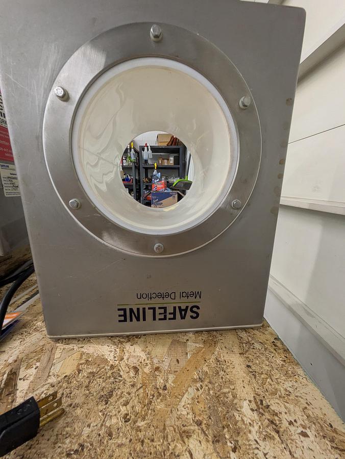 Used safeline gravity/pipeline metal detector