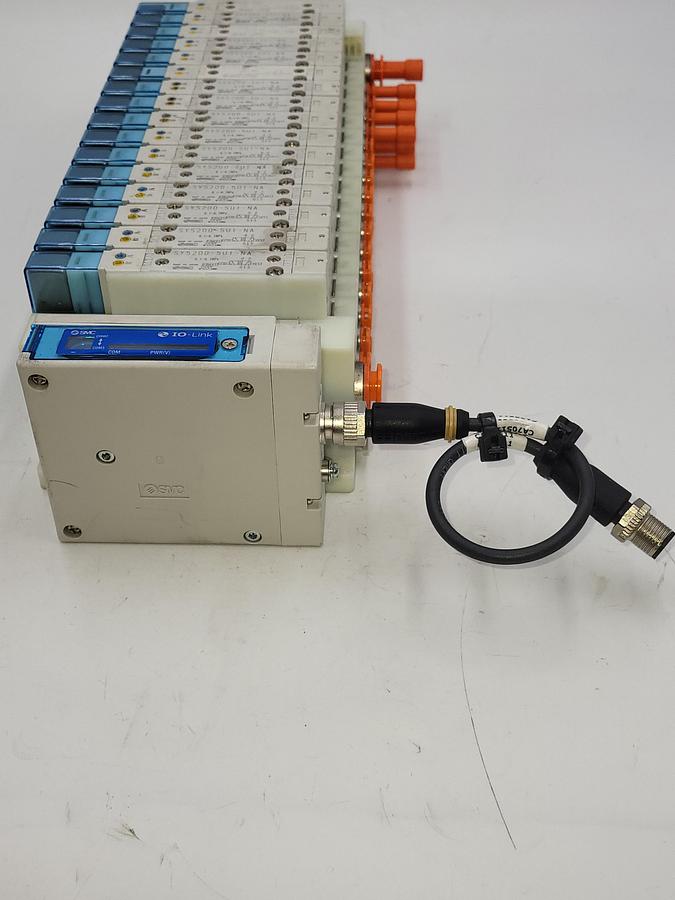 Used SMC SY5-IOL-0-N716RI W/ 16 solenoids SY5200 - 5UI - NA & EX260-SIL1 Serial Transmission System output