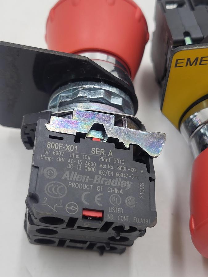Used Allen Bradley illuminated emergency stop button 800FP-LMT44 / 800F-X01 ser A