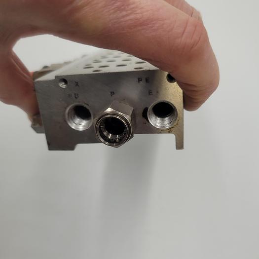 Used Hydraulic manifold 20 port