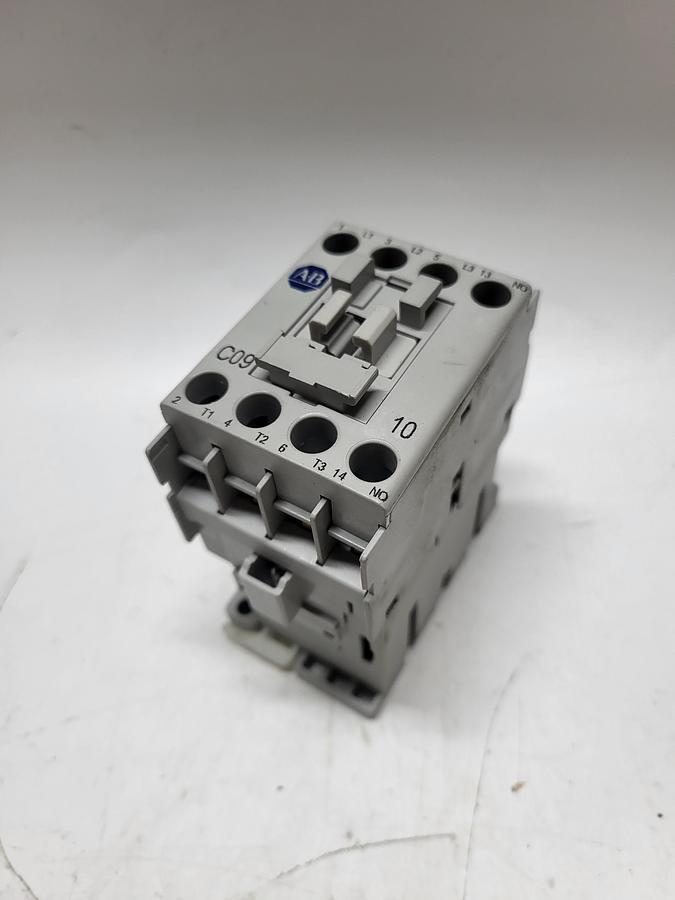 Used Allen-Bradley 100-C09*10 Ser.A
