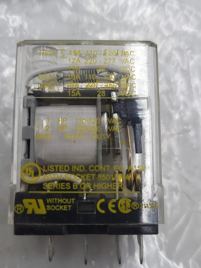 Square D minature relay 8501RSD41V53 / 24VDC