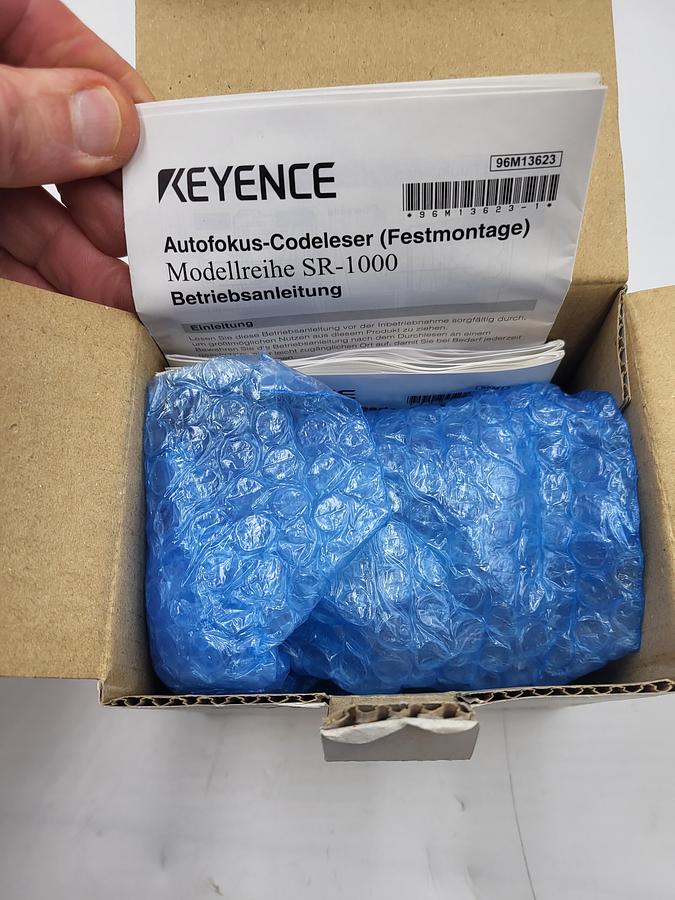 Keyence SR-1000W: The Ultimate Automatic Focus Code Reader Guide *NEW IN BOX*