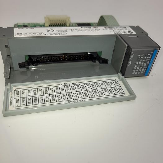 Used Allen Bradley SLC500 output module 1746-0B32 Ser. D