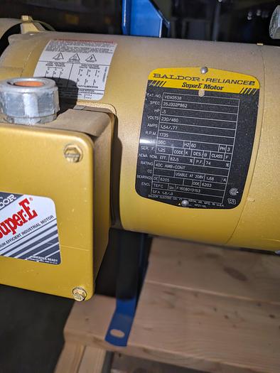 Roach powered roller conveyor