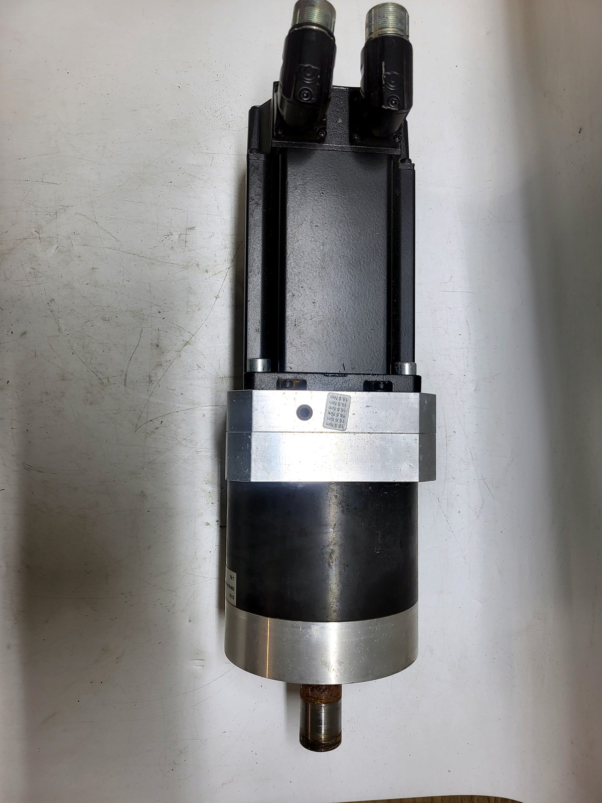 Allen-Bradley / Rockwell Automation (Kinetix) with Neugart gearbox MPL-B430P-HJ72AA overall