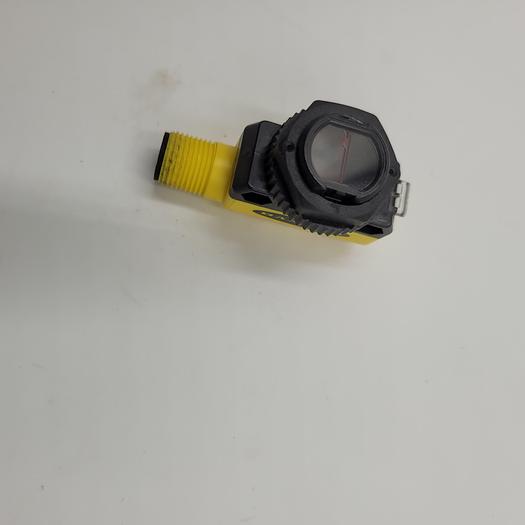 Used Banner Engineering QS18VP6LLPQ8 Photoelectric Sensor,