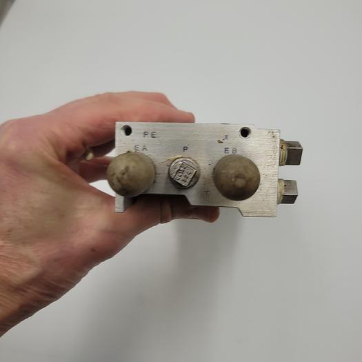 Used Hydraulic manifold 20 port