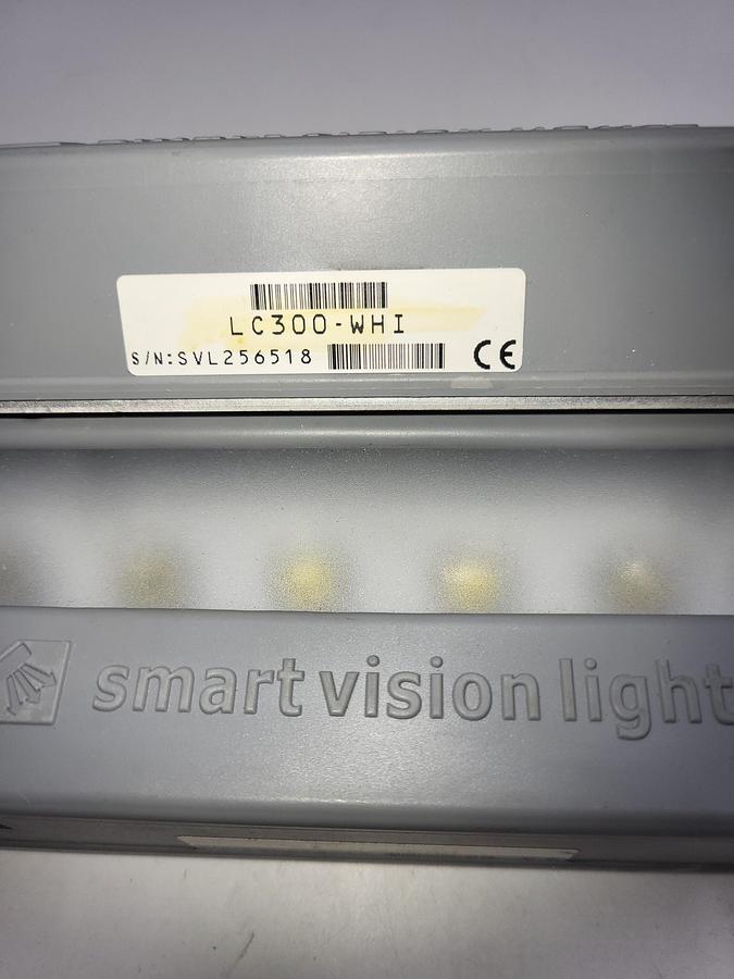 Used LC300-WHI-W Smart Vision Lights 5 PIN