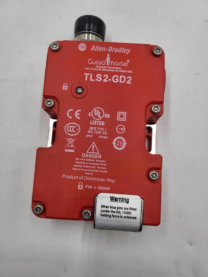 Allen Bradley Guardmaster TLS2-GD2 Locking Switch 440G-T27241 *NEW* no box