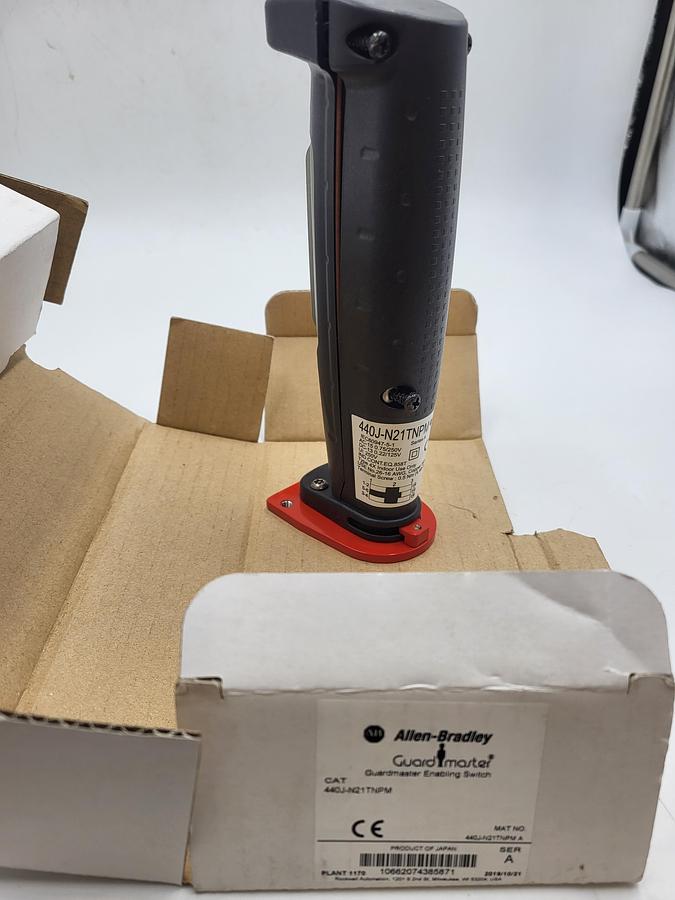 Allen Bradley 440J-n21tnpm Safety Enabling Switch, 3 Position, 2 NC, IP65 in box