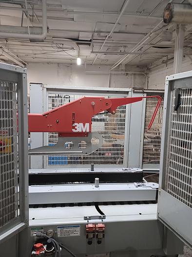 Used 3M 800AF 3" top and bottom case sealer closer