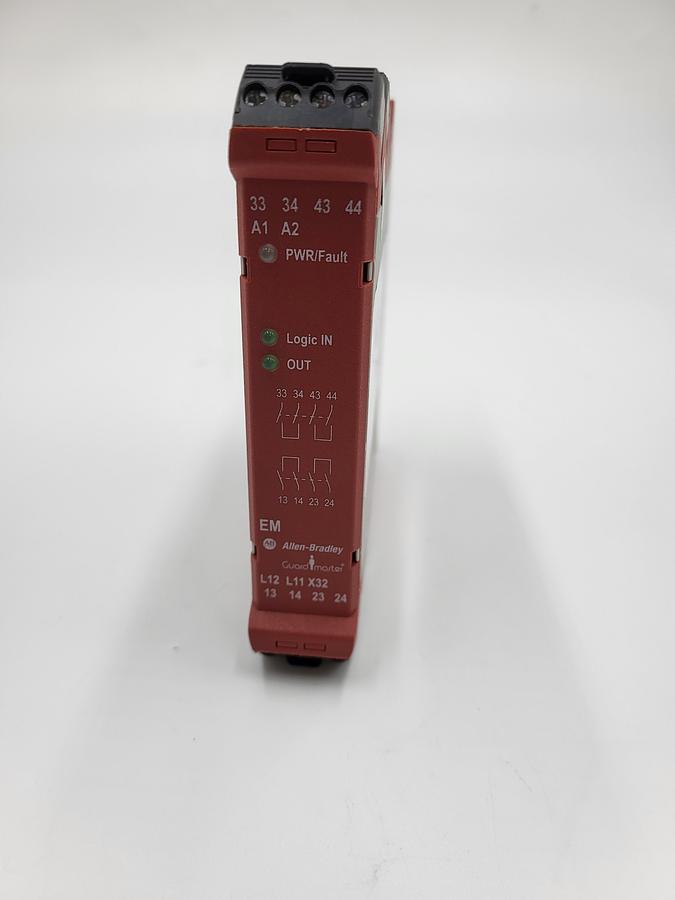 Used Allen Bradley 440R-EM4R2 DIN-rail mount relay