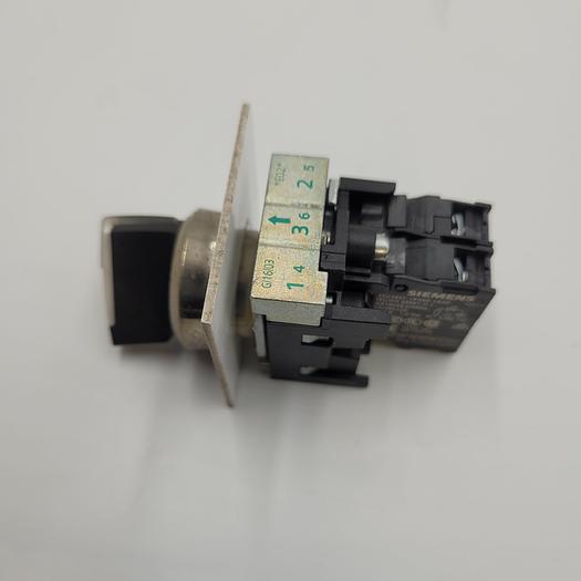 Used SIEMENS 3SU1401-1BG650-1AA0 ON / OFF SWITCH