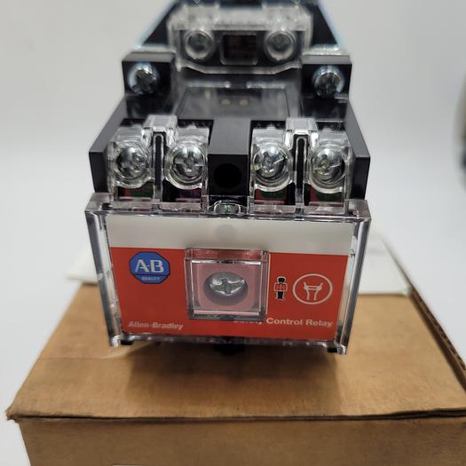 ALLEN BRADLEY 700S-DCP620Z24 CONTROL RELAY in original box
