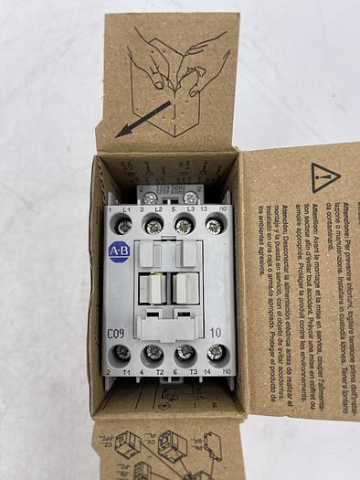 Allen-Bradley 100-C09D10 Ser A. 