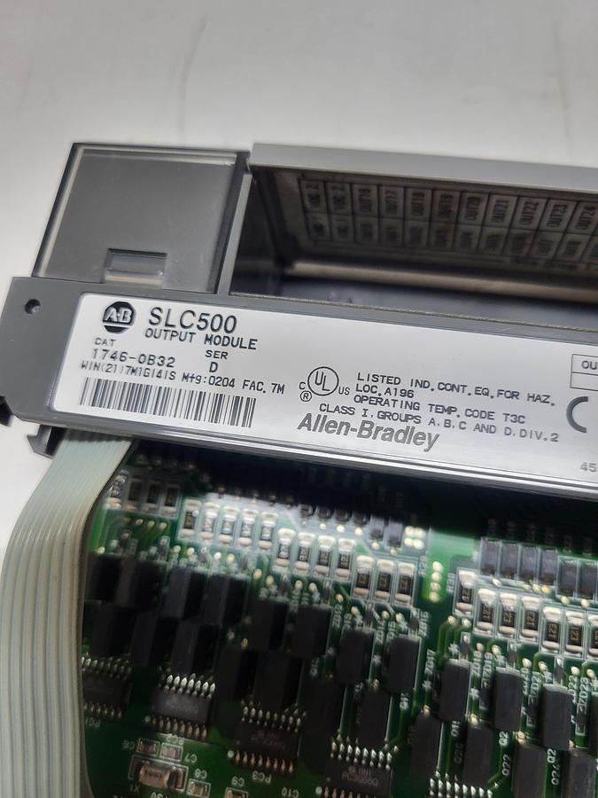 Used Allen-Bradley SLC 500 Output Module 1746-OB32 Ser.D