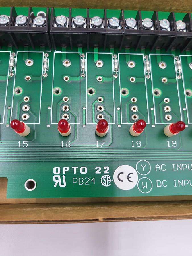 Opto 22 - PB24 I/O mounting rack accommodate up to 24  standard G1 digital single-channel  I/O modules *NEW IN BOX*