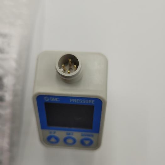 SMC Corporation ISE70-N02-L2 Pressure Switch, 3 screen, air, 1/4NPT, 0-1 Mpa, IO Link compatible