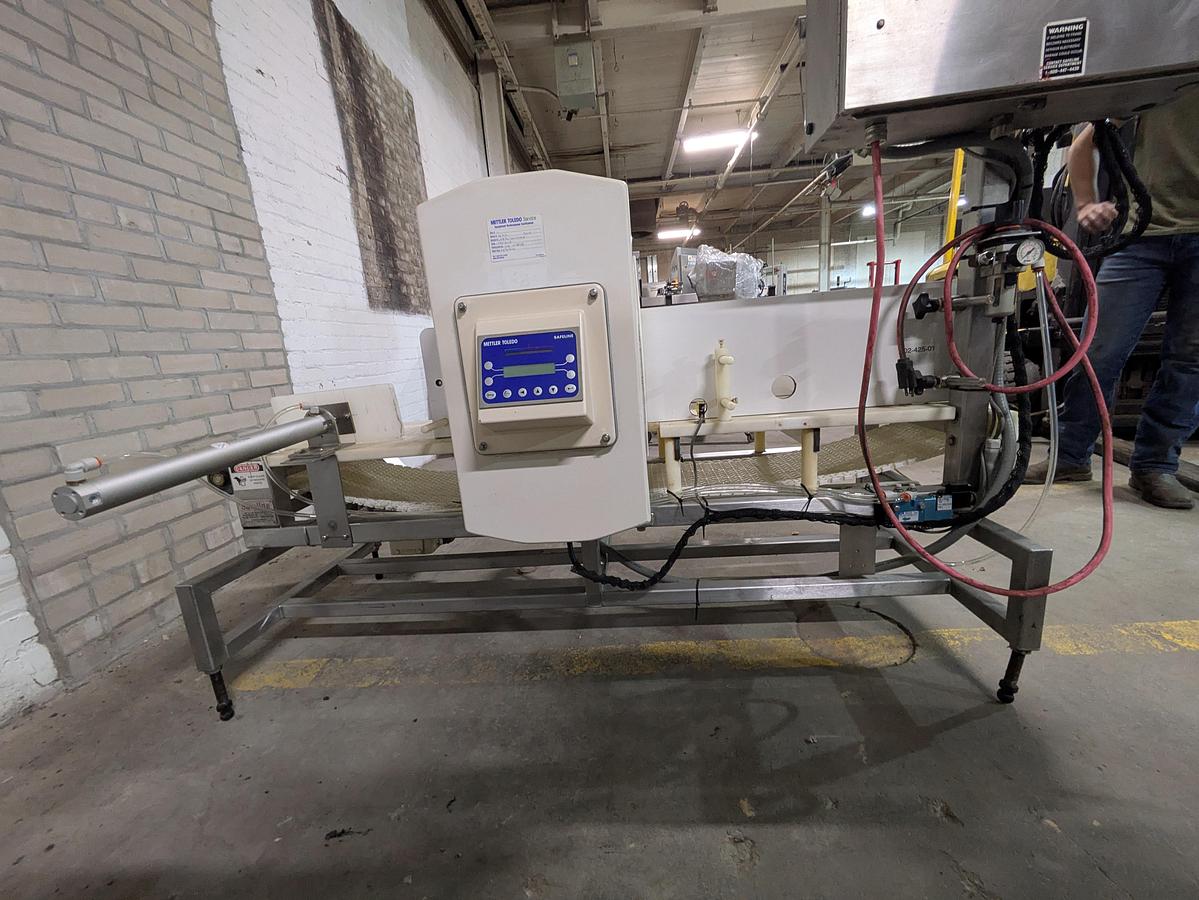 Used safeline metal detector, conveyor, 