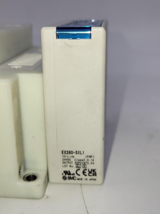 Used SMC SY5-IOL-0-N710RI W/ 10 solenoids SY5200 - 5UI - NA & EX260-SIL1 Serial Transmission System output