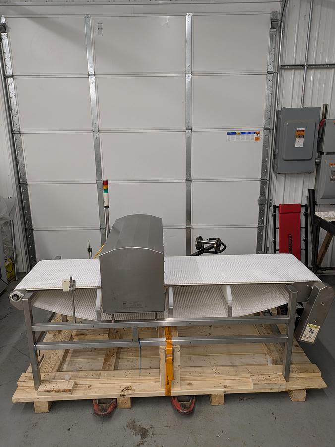 Used Loma IQ-3 e plus metal detector, stainless conveyor