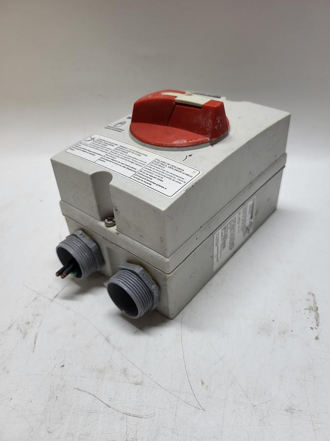 Used Square D MD3304X Enclosed Manual Motor