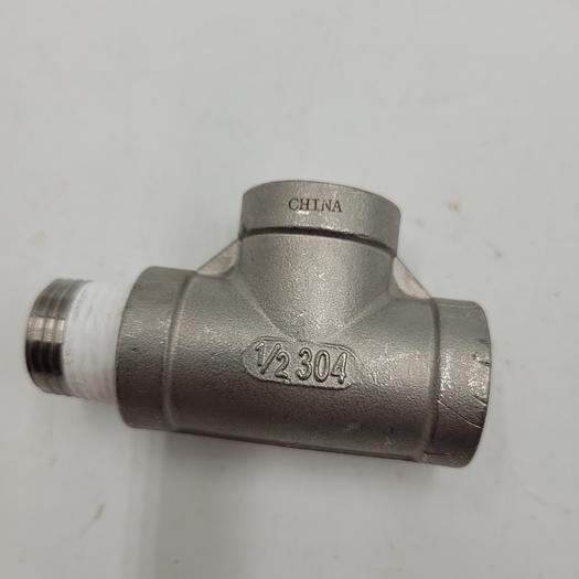 T304 STAINLESS 1/2" T fitting 150# with one T304 close nipple *NEW*