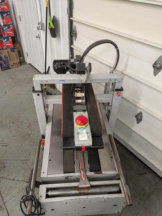 Used 3m 700R random case sealer with top and bottom tape heads