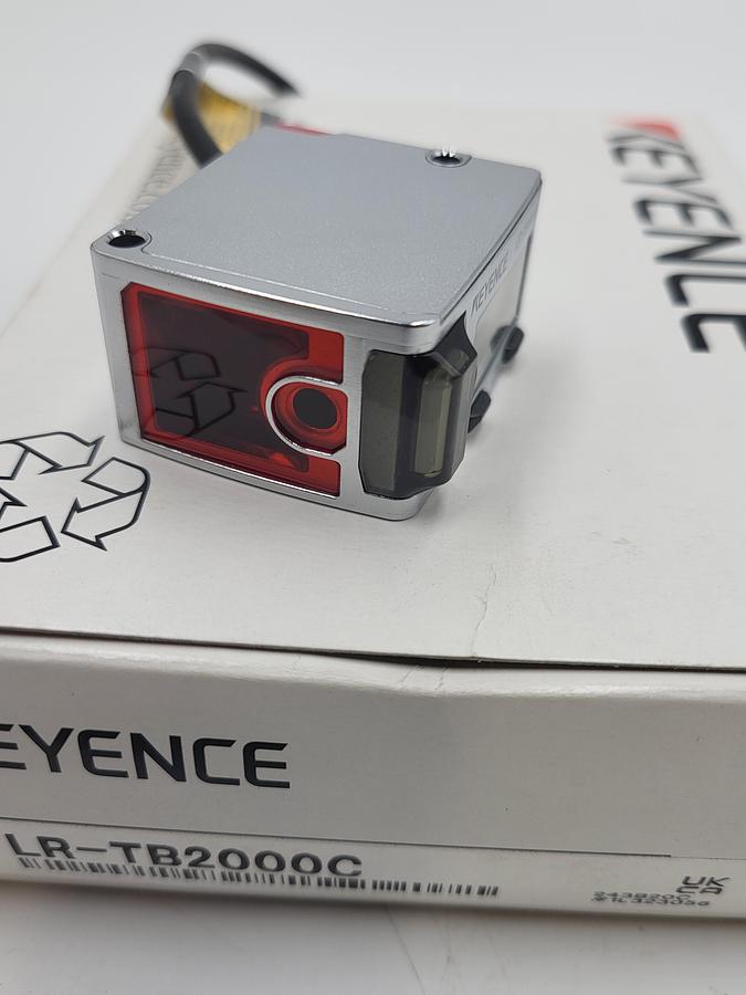 Keyence LR-TB2000C  Laser Sensor, Distance 2 m, M12, Laser Class 2 **NEW IN BOX**