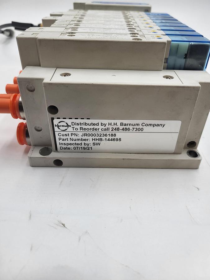 Used SMC HHB-144695 pneumatic hub & 8 Solenoid Valves SY5100-5U1