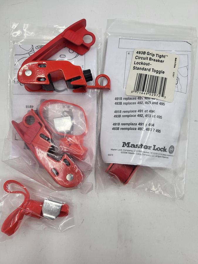 Master Lock 493B Grip Tight Circuit Breaker Lockout Standard Toggle *NEW in bag*