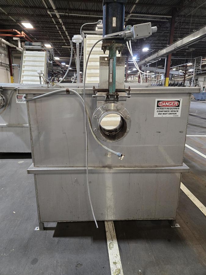Used Stainless wash tank with incline conveyor