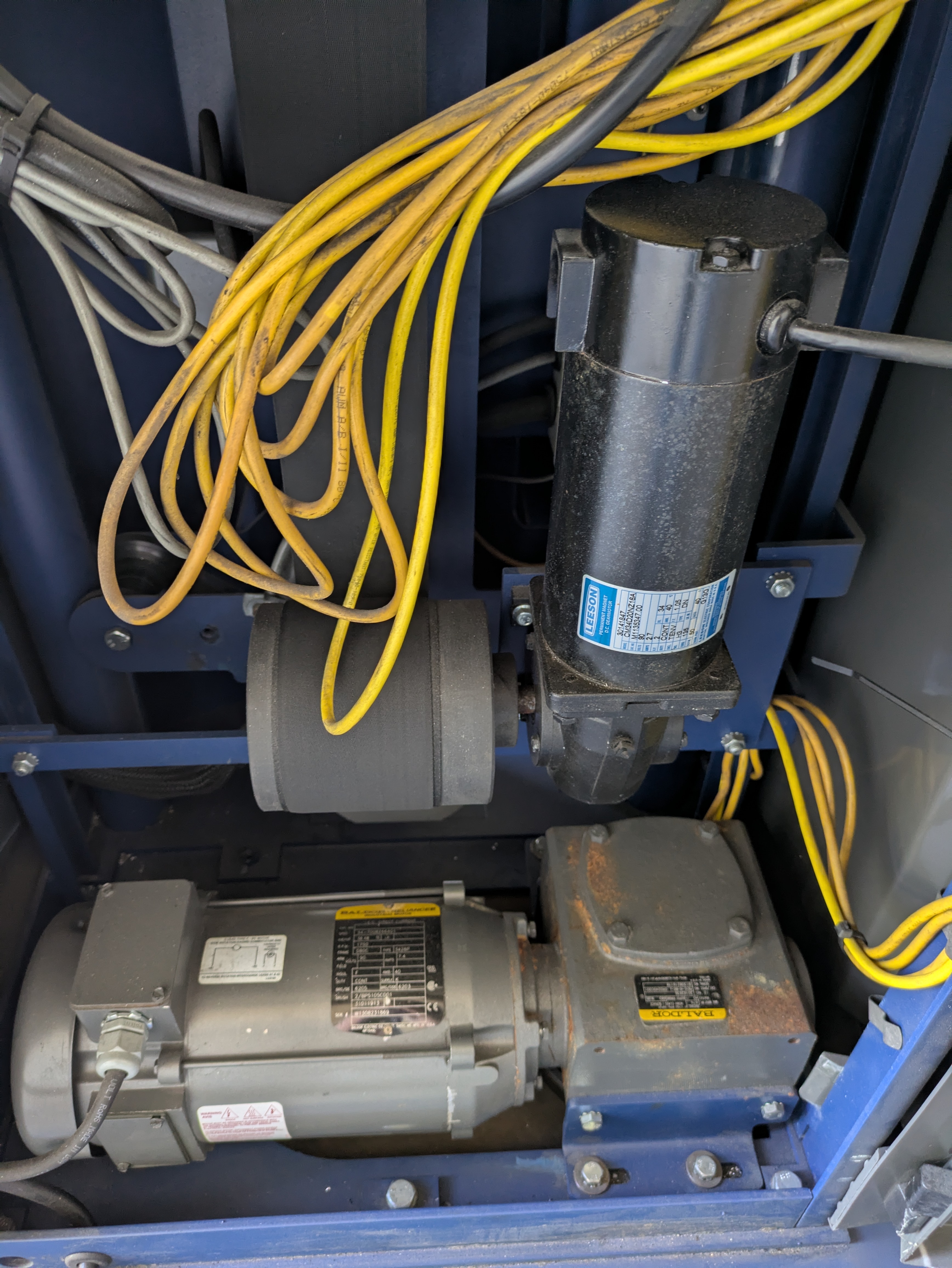 Used Lantech Q300XT stretch wrapper with cut and clamp