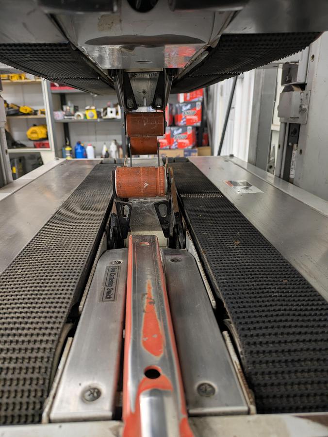 Used 3m 700R random case sealer with top and bottom tape heads