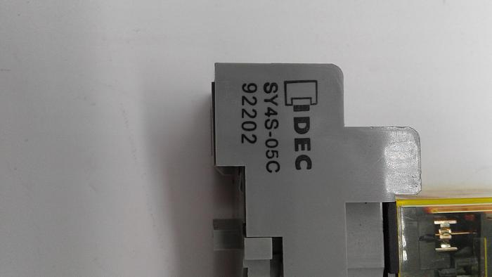 Used LR SY4S-05C 92202 Relay Socket