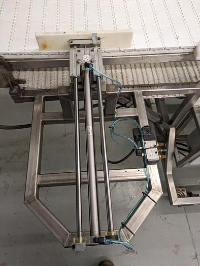 Used Safeline metal detector 21.5" wide x 6.75" tall 18" wide belt