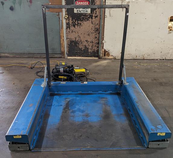Used Hydraulic lift platform, scissor lift
