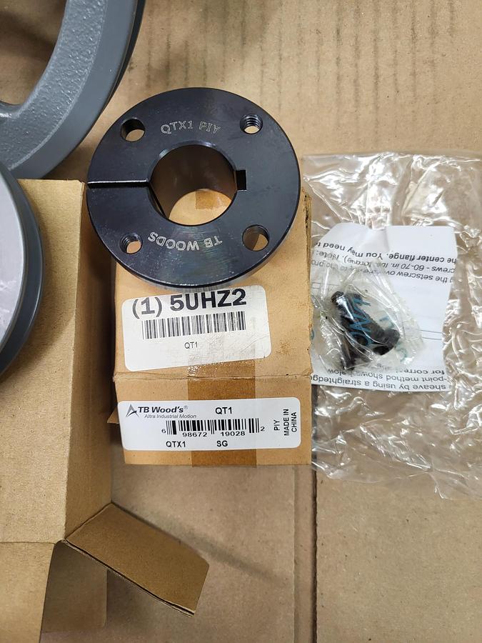 Dayton motor P56AF92A11 / 1.5 HP *NEW IN BOX* Includes: 2 SHEAVES BK85 & ADJ 1VP4058 / QTX1/2 SG BUSHING