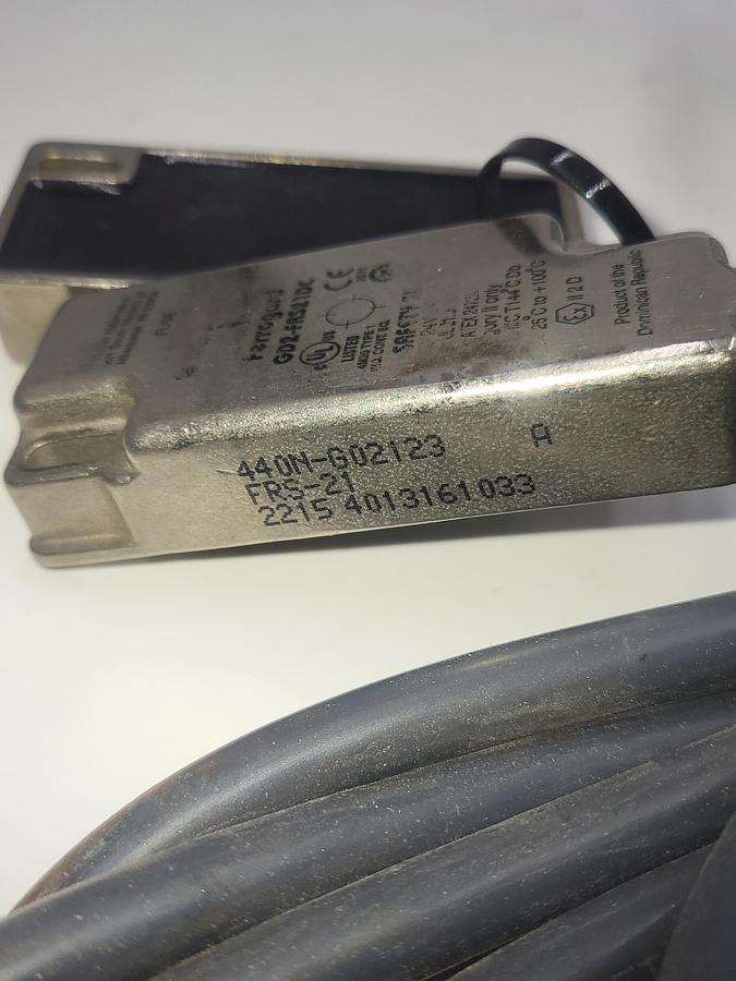 Used Allen Bradley Ferrogard GD2-FRS21DC 440N-G021123 Non-Contact Safety Switch, Series A & cable