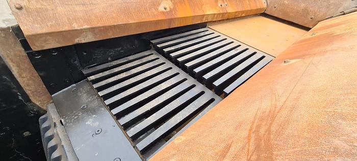 Used 2008 Extec  C12+ tracked jaw crusher