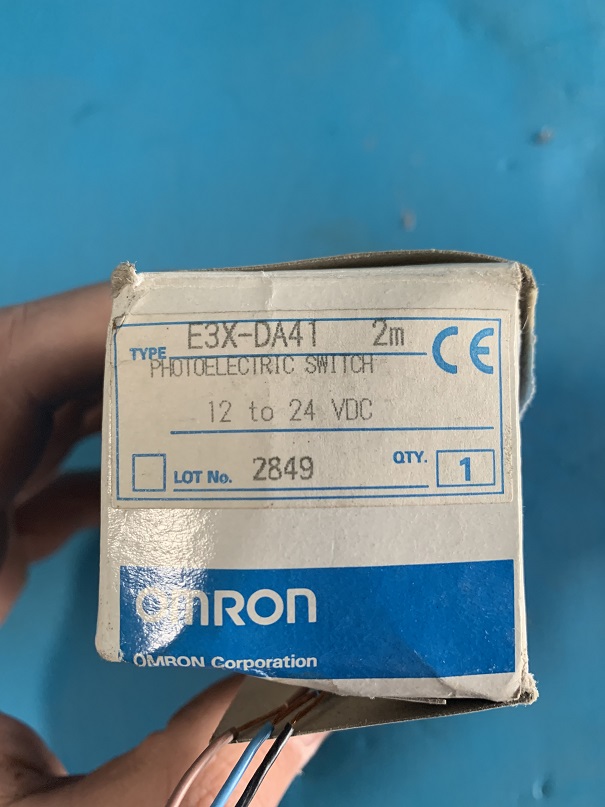 Used omron e3x-da41 photo electric switch