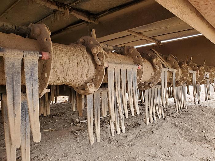 Used WIC 6 Row Beet Topper / Shredder