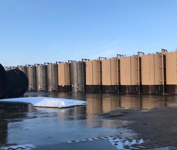 Used (300+) 400bbl Sloped Tanks