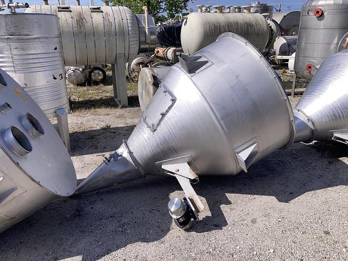 Used Used approximately 200 gallon stainless steel vertical tank