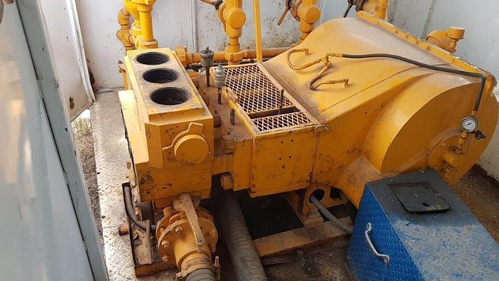 Used SJ PETRO SJ300 TRIPLEX MUD PUMP