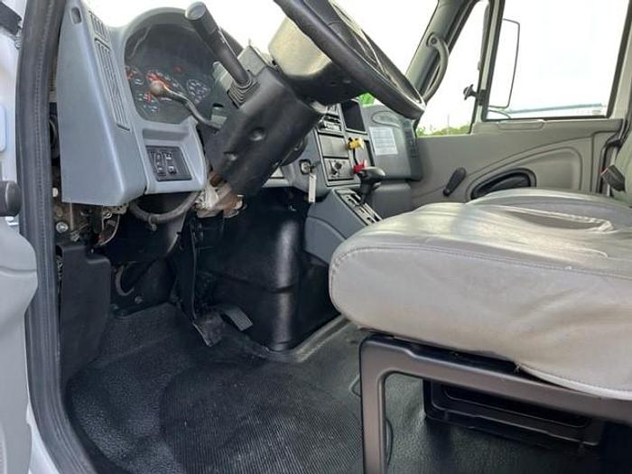 Used Altec AM900 72ft 2-Man Bucket Boom on 2005 International 4400 Flatbed Truck - C02875