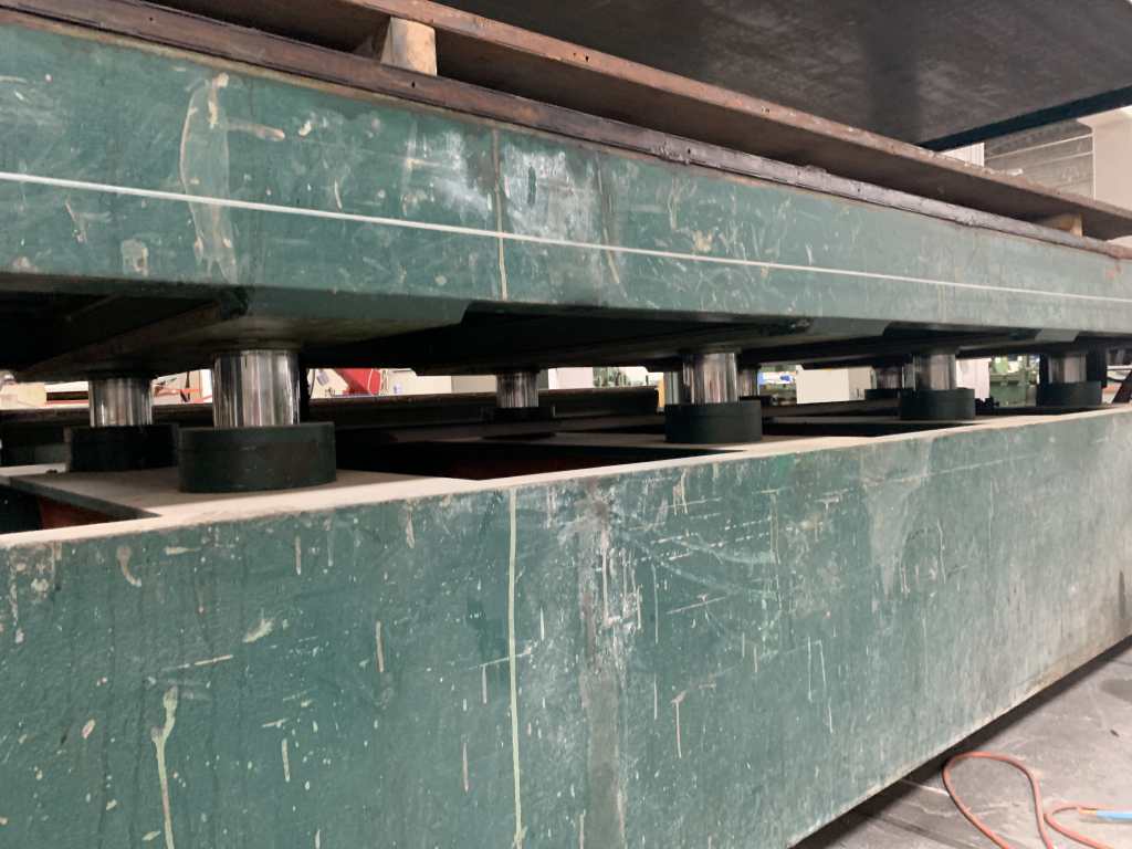 Used Pressa idraulica con piano da 4150 x 1450 mm, con 3 piani intermedi riscaldati.