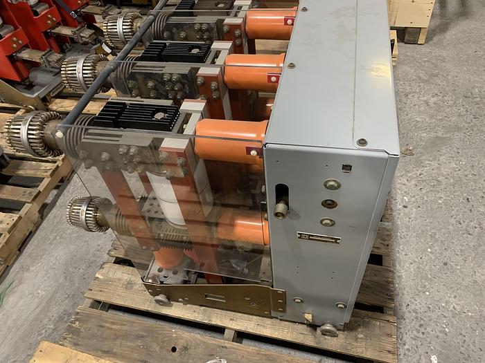 Used SQUARE D COMPANY 3000 AMP MEDIUM VOLTAGE BREAKER VACUUM SWITCH