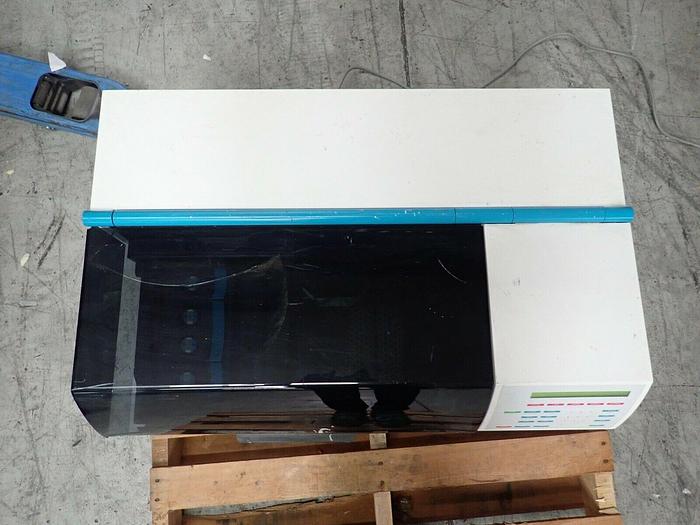 Used Roche Type Cobas Amplicor PCR System Analyzer w/ NEC BCH5435-KME Barcode Reader